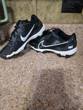 Nike Black & White Baseball Cleats 3.5Y